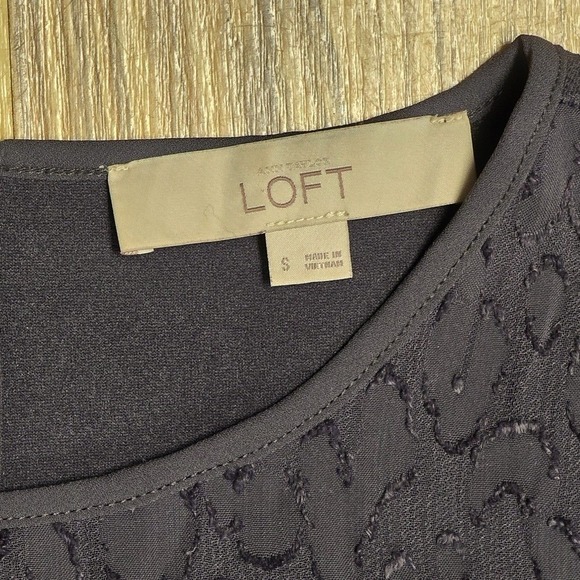 LOFT Lace Overlay Sleeveless Blouse Top Women's Size S Gray - Picture 3 of 6